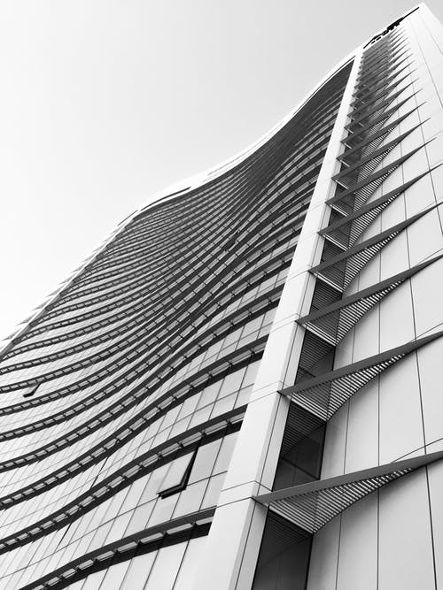 灰色和黑色高层建筑 · 免费素材图片