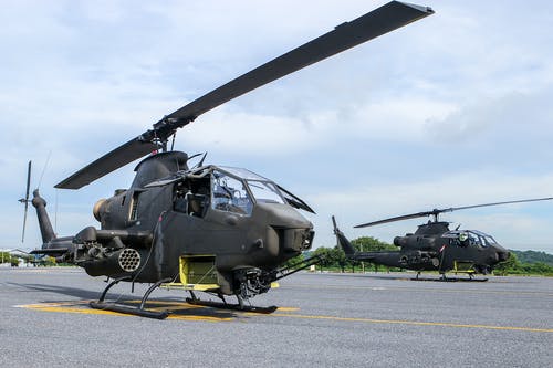 黑色直升机 · 免费素材图片