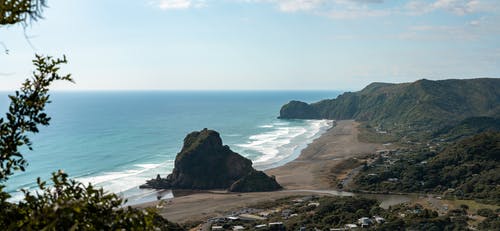 波浪海洋洗岩石海岸 · 免费素材图片