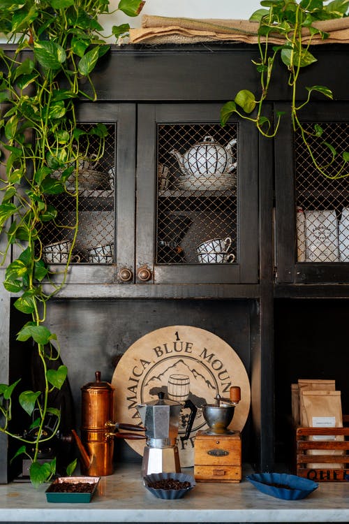 棕色木架柜台 · 免费素材图片