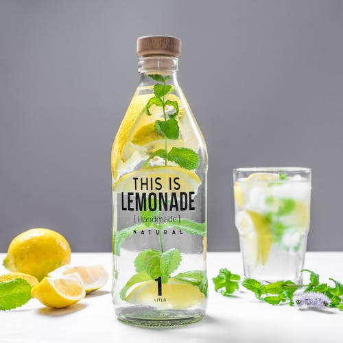 柠檬片瓶内的照片 · 免费素材图片