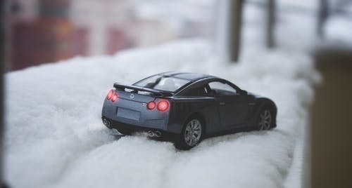 汽车在雪地上的特写 · 免费素材图片