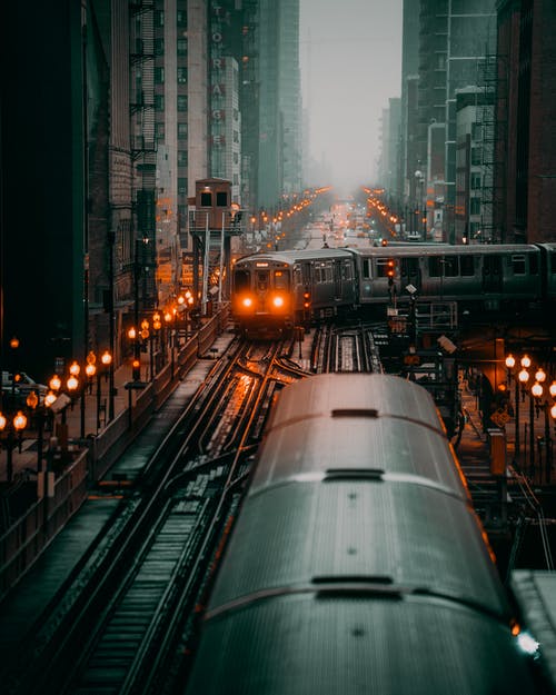 火车在火车轨道上的照片 · 免费素材图片