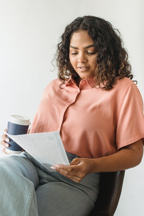 有关polo衫, 不倒翁, 交叉的双腿的免费素材图片