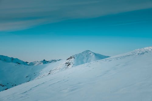 冬季天气的山峰摄影 · 免费素材图片