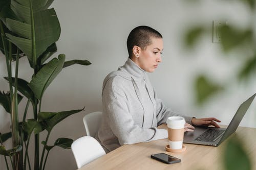 有关3C用品, 企业家, 侧面图的免费素材图片