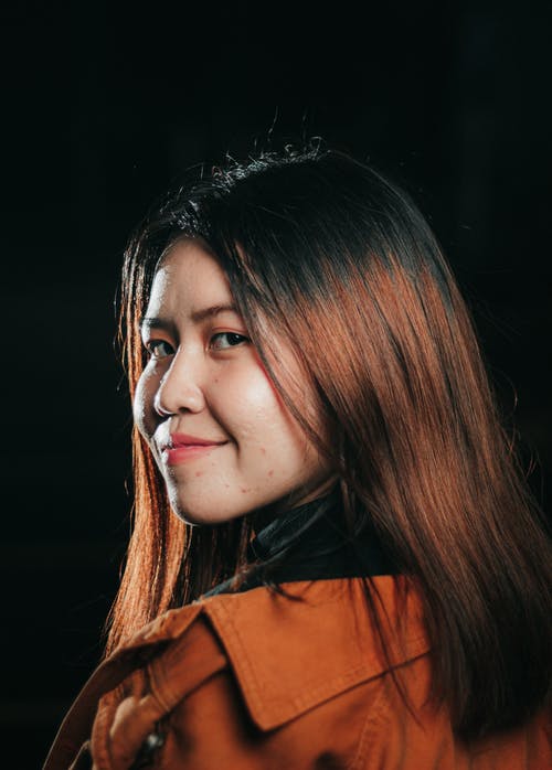 有关咖啡色头发的女人, 垂直拍摄, 女人的免费素材图片