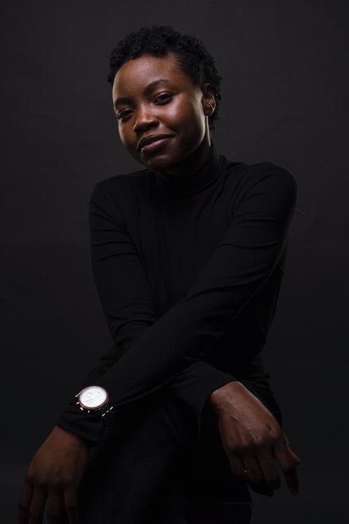 女士黑色长袖衬衫 · 免费素材图片