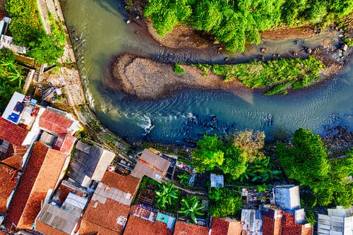 克里克房屋附近的航拍画面 · 免费素材图片