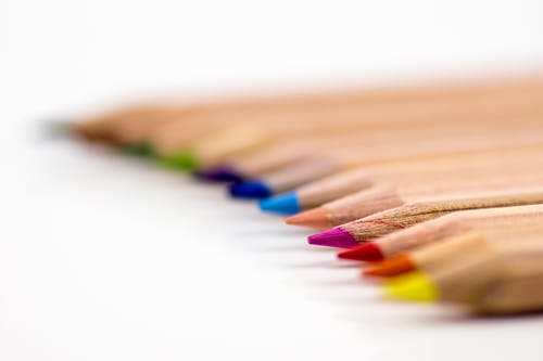 彩色铅笔批次的选择性聚焦摄影 · 免费素材图片