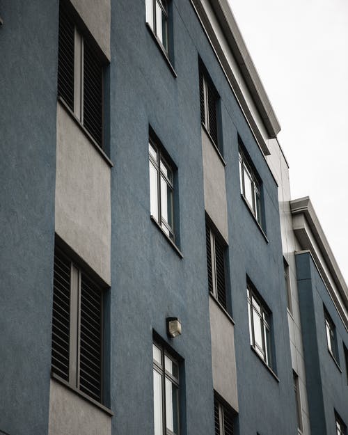 灰色和棕色的混凝土建筑 · 免费素材图片