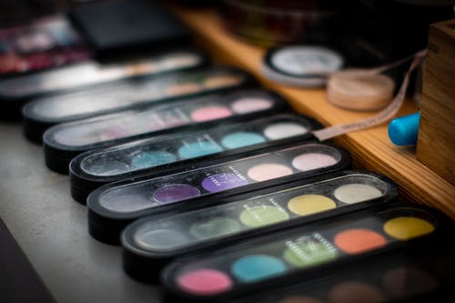 五颜六色的化妆调色板 · 免费素材图片