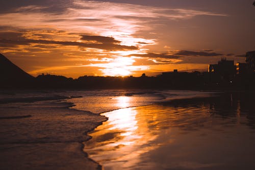 日落海滩的剪影照片 · 免费素材图片