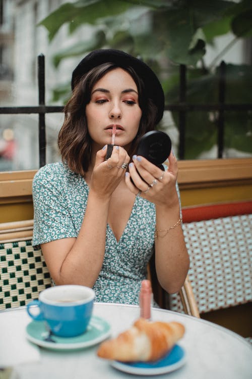 有关一杯咖啡, 化妆, 咖啡的免费素材图片