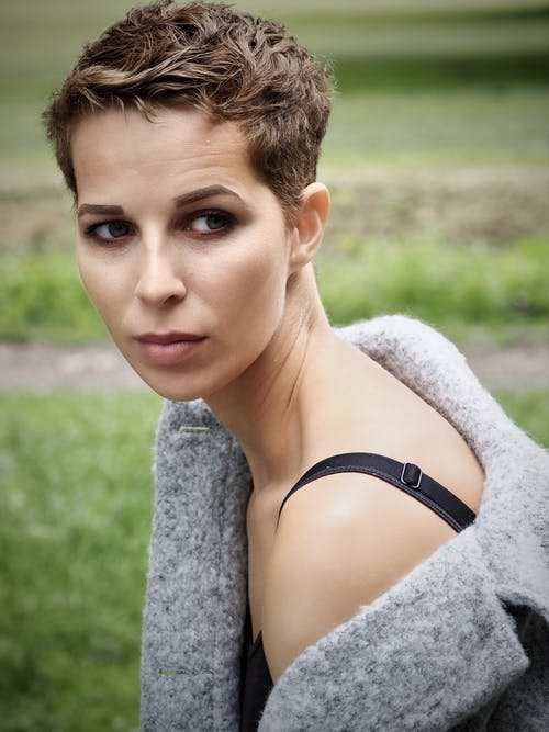 有关人, 垂直拍摄, 女人的免费素材图片