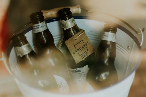 啤酒瓶的特写照片 · 免费素材图片
