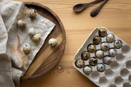 有关木制表面, 特写, 蛋托盘的免费素材图片