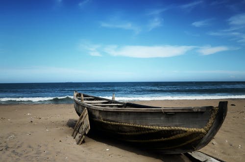 灰色独木舟neather海边 · 免费素材图片