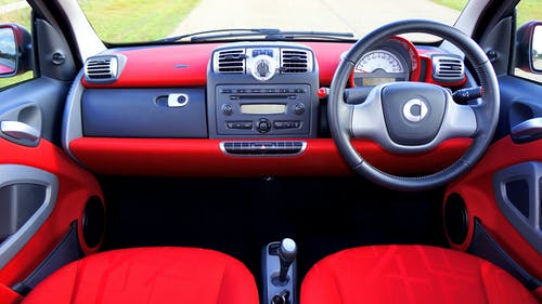 红色汽车仪表板 · 免费素材图片