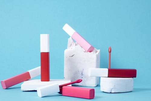 五种颜色的液体唇膏 · 免费素材图片
