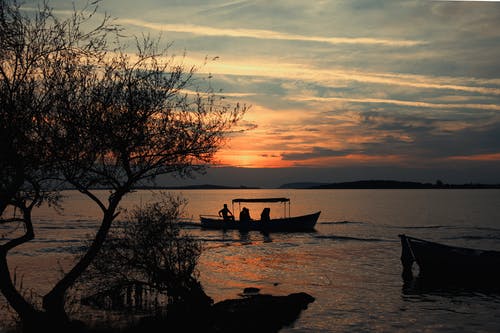 黎明时分船的照片 · 免费素材图片