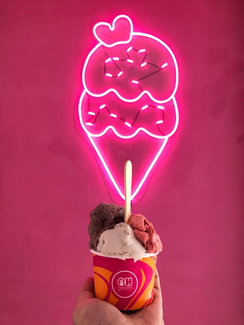 粉色和棕色冰淇淋 · 免费素材图片