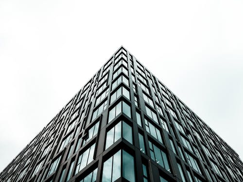 低角度建筑物的照片 · 免费素材图片