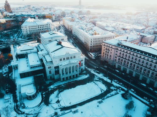 大雪覆盖的建筑物 · 免费素材图片