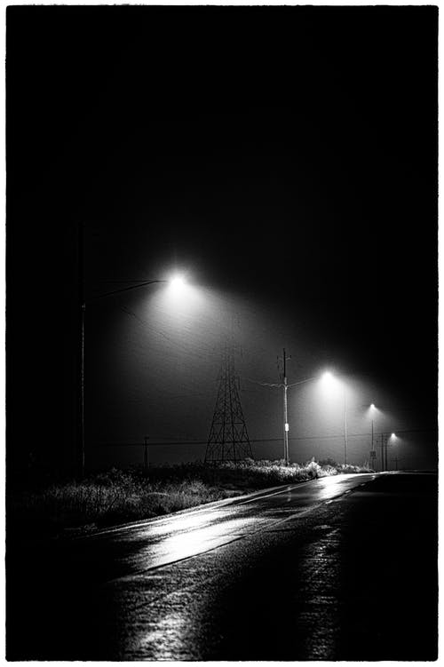 夜间照明的路灯 · 免费素材图片