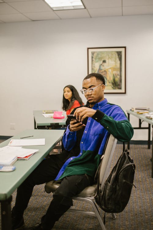 有关休闲, 坐, 大学生的免费素材图片