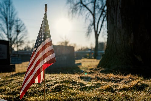 布朗草田的美国国旗 · 免费素材图片