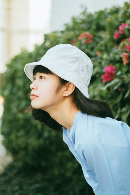 有关垂直拍摄, 斗帽, 白帽的免费素材图片