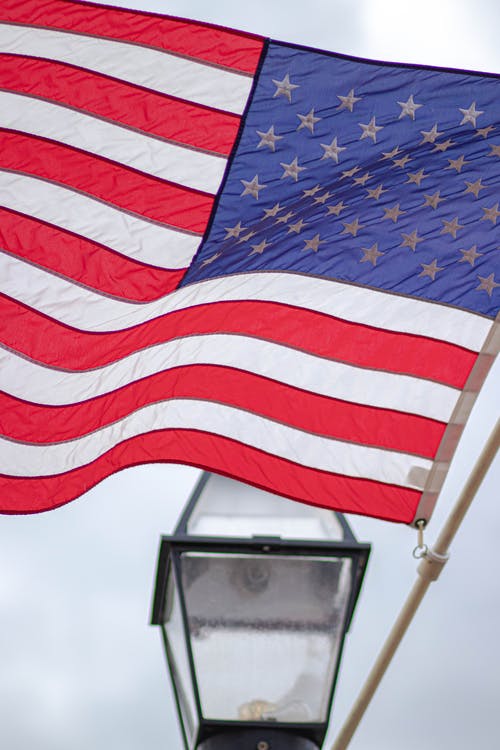 美国国旗在杆子上 · 免费素材图片