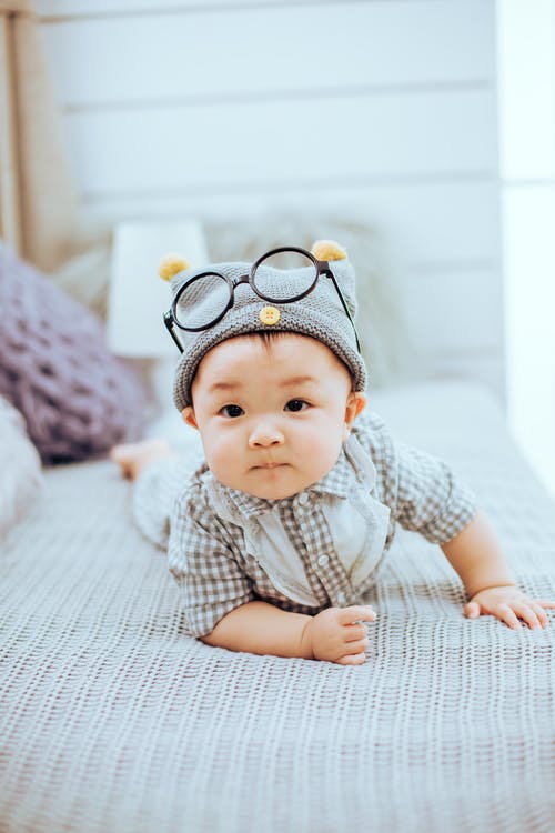 婴儿穿的针织帽 · 免费素材图片