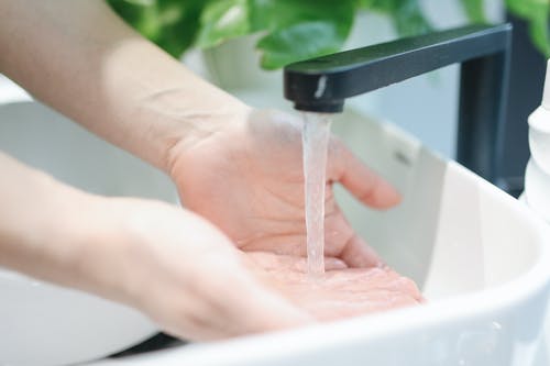 人洗手 · 免费素材图片