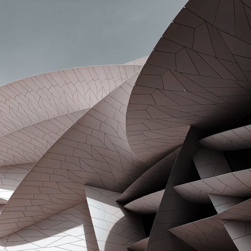 具有非同寻常细节的未来派现代建筑 · 免费素材图片