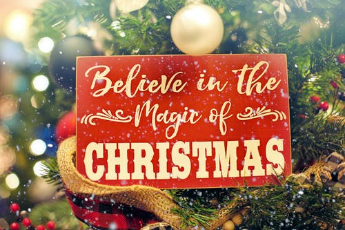 浅焦点照片，相信圣诞节标牌的魔力 · 免费素材图片