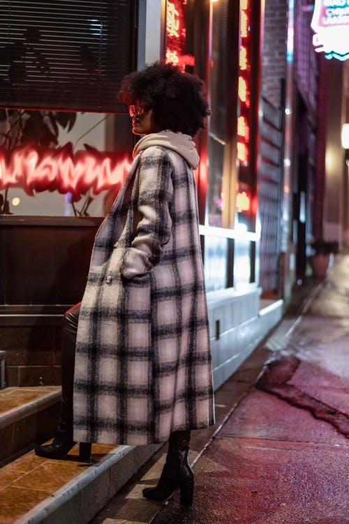 有关人行道, 侧面图, 全身的免费素材图片