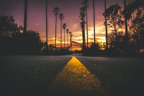 在日落的城市道路 · 免费素材图片