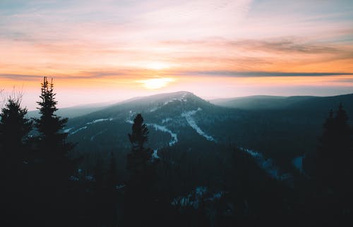 黎明时分山的风景照片 · 免费素材图片