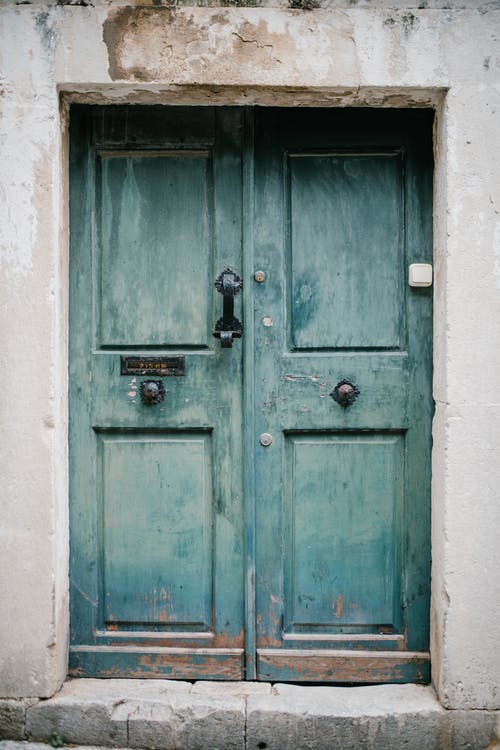 老建筑的老式蓝色门 · 免费素材图片