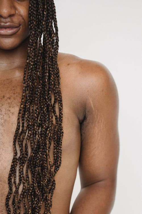 黑人非洲辫子光着膀子黑人 · 免费素材图片