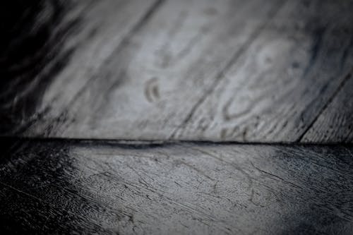 木材的灰度摄影 · 免费素材图片