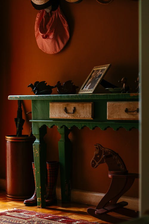 绿色木桌和抽屉 · 免费素材图片