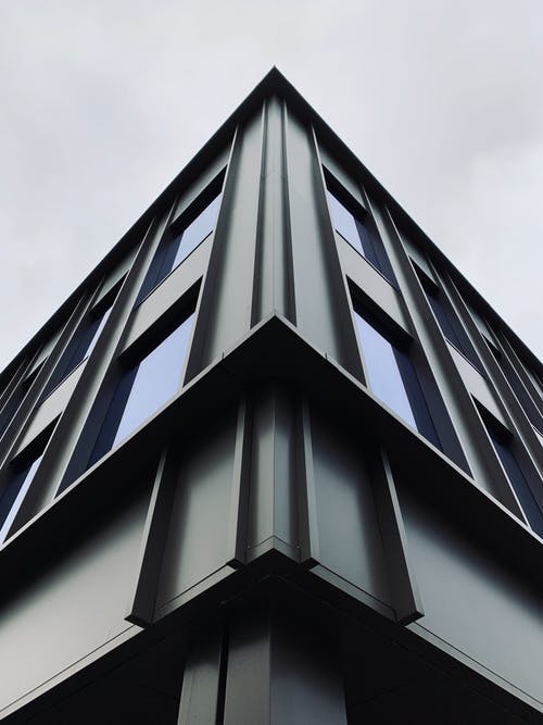 灰色建筑结构的低角度摄影 · 免费素材图片