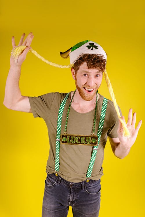 有关三叶草, 人, 假发的免费素材图片