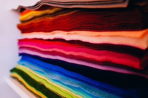 彩虹色纺织品 · 免费素材图片