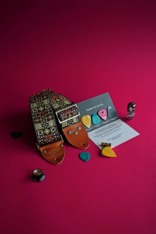 有关吉他拨片, 吉他装备, 垂直拍摄的免费素材图片