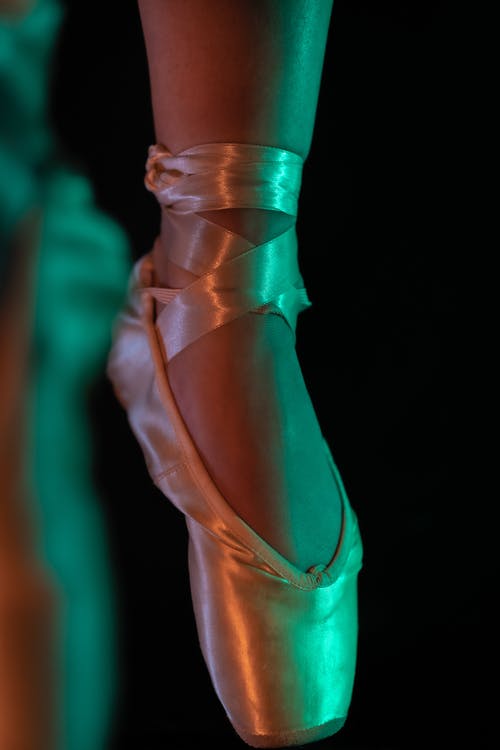 有关垂直拍摄, 脚掌, 芭蕾的免费素材图片