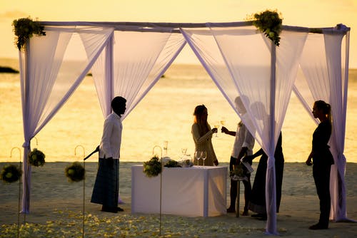 日落海滩婚礼 · 免费素材图片